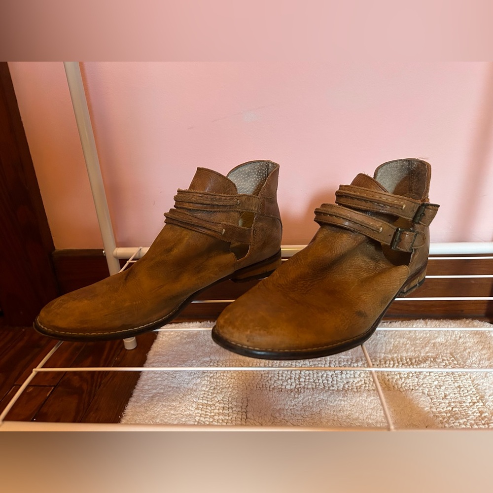 Free People leather ankle boots. Size 38